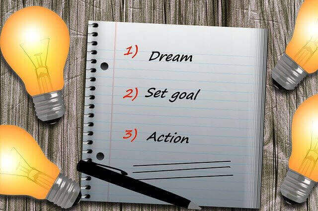 ノートに1)Dream　2)Set goal　3)Actionの文字が書かれた写真