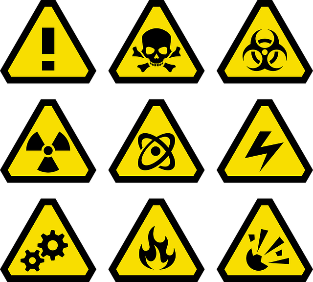 三角に黄色をベースに印した9種の危険マークのイラスト